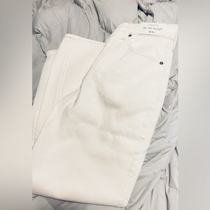 🌟💫 BRAND NEW💫🌟 A&F white denim 90s style jeans.